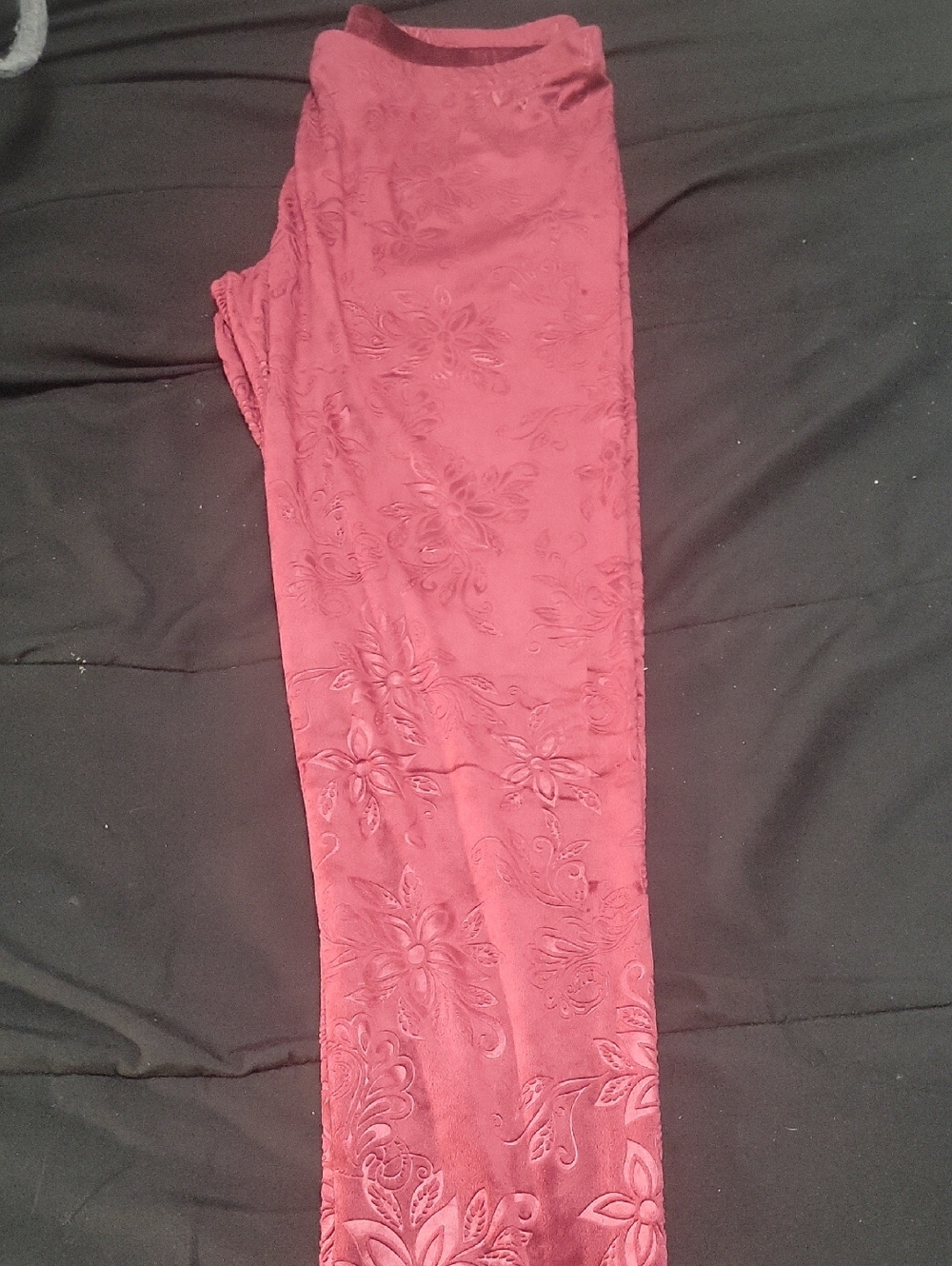 5/$20**No Brand XXL Velvey Embossed Burgundy Elastic Waiat Leggingd.